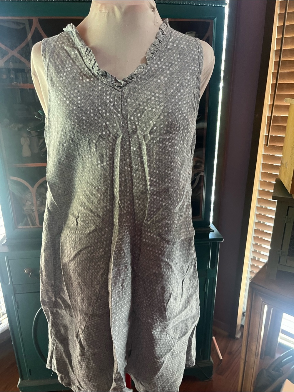 Flax Design medium Sleeveless Ruffled V-Neck Tunic Dress in Light Gray Floral